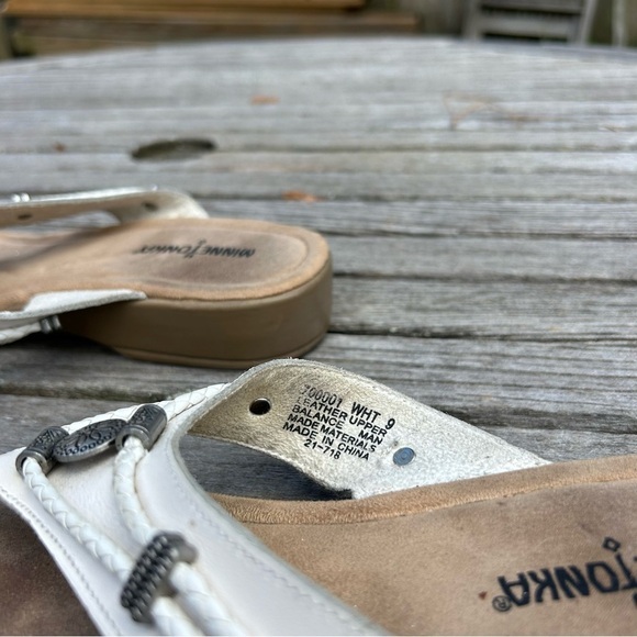 Minnetonka Women's Silverthorne Thong Sandal white‎ size 9 - Picture 7 of 10